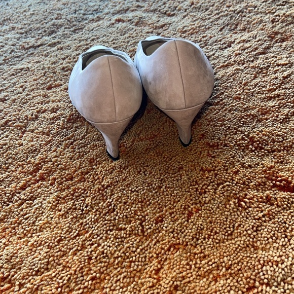 Women Classy Office Work Professional Pumps Kitten Low Heels V-Cut Slip - Picture 3 of 6